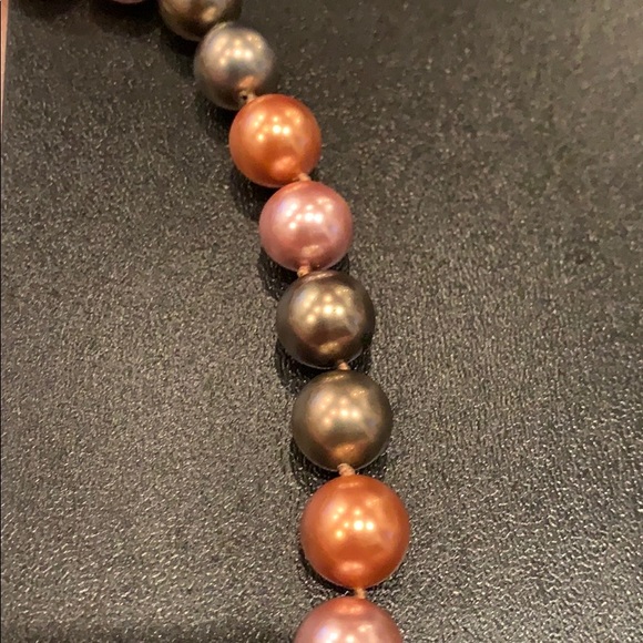 Multi-Colored Pearl Necklace - Picture 2 of 3